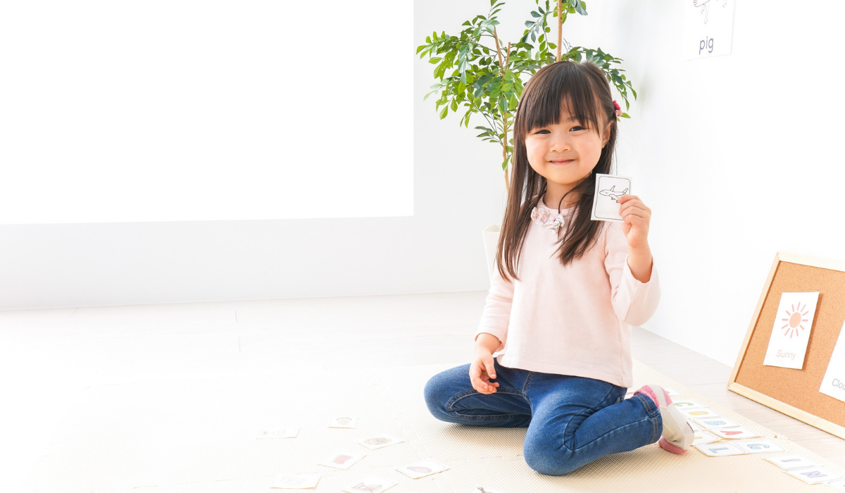 child doing flashcards